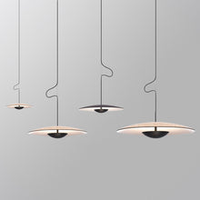 Carica l'immagine nel visualizzatore di Gallery, Lampadario a sospensione UFO – Design nordico in legno o nero opaco

