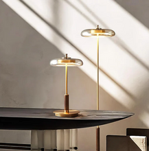 Carica l'immagine nel visualizzatore di Gallery, Lampada da Design Nordico con Paralume in Vetro
