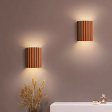 Carica l'immagine nel visualizzatore di Gallery, pplique Moderna a Righe Verticali – Stile Scultoreo in Resina
