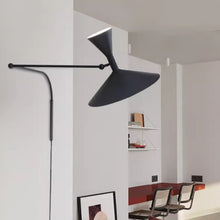 Carica l'immagine nel visualizzatore di Gallery, Lampada da Parete Le Corbusier-Style – Braccio Snodato e Design Scultoreo
