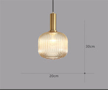 Carica l'immagine nel visualizzatore di Gallery, Lampada Sospesa in Vetro Rigato e Ottone – Eleganza Retro Contemporanea
