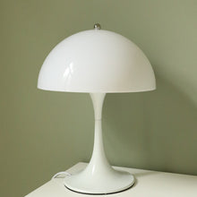 Carica l'immagine nel visualizzatore di Gallery, Designer Minimalist Bedroom Study Mushroom Creative Floor Lamp
