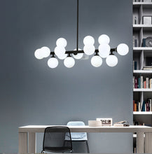 Carica l'immagine nel visualizzatore di Gallery, Lampadario a Sfere Bianche in Vetro – Design Multitesta per Soggiorni Eleganti
