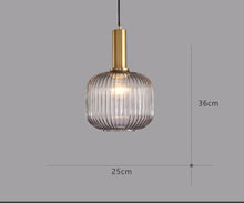 Carica l'immagine nel visualizzatore di Gallery, Lampada Sospesa in Vetro Rigato e Ottone – Eleganza Retro Contemporanea
