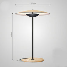 Carica l'immagine nel visualizzatore di Gallery, Lampada da tavolo effetto legno UFO – Design minimal con luce calda LED
