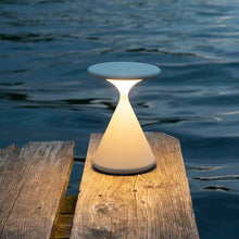 Carica l&#39;immagine nel visualizzatore di Gallery, Lampada da Tavolo Salt Style – Design Wireless by Tobias Grau
