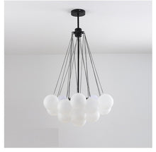 Carica l'immagine nel visualizzatore di Gallery, Lampadario “Nuvola di Vetro” – Scultura Luminosa per Soggiorni Eleganti
