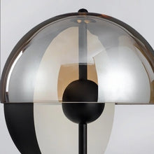 Carica l'immagine nel visualizzatore di Gallery, Lampada da tavolo ispirata alla Theia di Mathias Hahn
