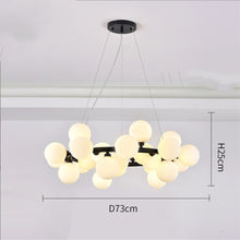 Carica l'immagine nel visualizzatore di Gallery, Lampadario a Sfere Bianche in Vetro – Design Multitesta per Soggiorni Eleganti
