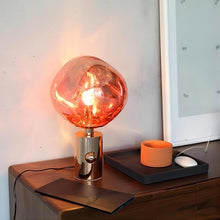 Carica l'immagine nel visualizzatore di Gallery, Nordic Simple Post-modern Light Luxury Table Lamp
