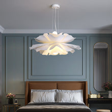 Carica l'immagine nel visualizzatore di Gallery, Lampadario Flower Light – Eleganza organica in sospensione
