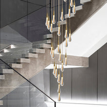 Carica l'immagine nel visualizzatore di Gallery, Lampadario a Goccia Cristallina – Design Scultoreo per Scale e In
