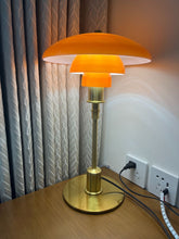 Carica l'immagine nel visualizzatore di Gallery, Lampada da Tavolo PH – Eleganza Scultorea in Stile Nordico
