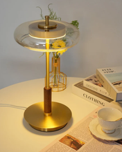 Carica l'immagine nel visualizzatore di Gallery, Lampada da Design Nordico con Paralume in Vetro
